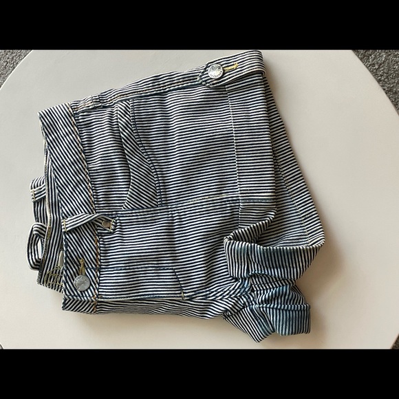 Bebe cuffed striped shorts size 26 - Picture 4 of 5